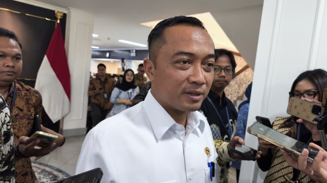 El ministro de finanzas de la República de Indonesia, Prassono Hadi