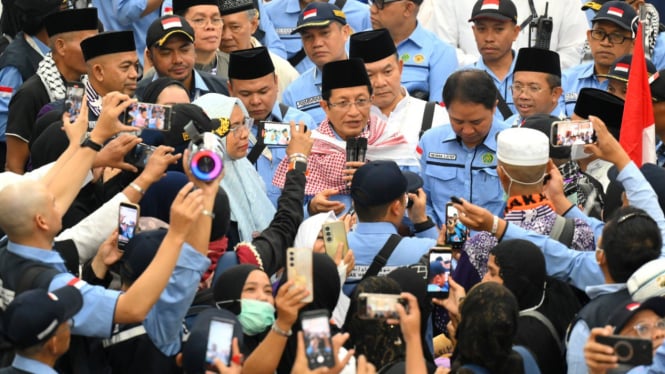 Menag Nasaruddin Umar melepas kepualangan jemaah haji Indonesia ke Tanah Air