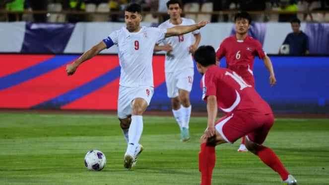 Delantero del equipo nacional iraní Mehdi Tourei