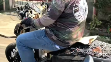 Skuter matik masih bisa dikendarai meski sudah terbakar