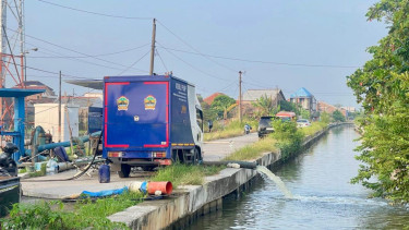 Pompa Air Untuk Menyedot Air Rob di Sayung, Demak Jawa Tengah