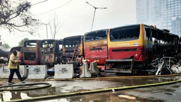 Bus terbakar di terminal Rawa Buaya