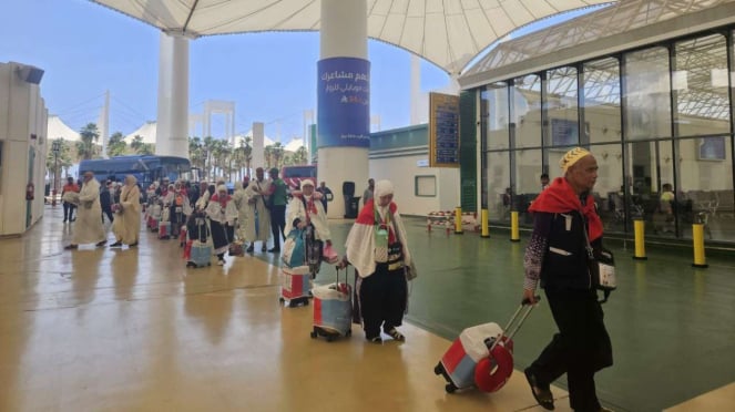 Retorno de los peregrinos indonesios del aeropuerto de AMAA Madina
