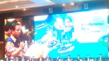 Jajaran Direksi dan Komisaris Pertamina dalam konferensi pers di Grha Pertamina, Gambir, Jakarta Pusat, Jumat, 13 Juni 2025