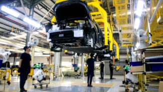 Intip Dapur Produksi Mobil Listrik GAC Aion di Purwakarta