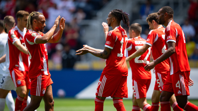 "Bayern München Mengamuk, Hancurkan Auckland City 10-0 di Piala Dunia Antarklub"  

Deskripsi yang lebih dinamis dan menarik secara visual  

Garnisun Bayern Tak Terkalahkan!  

10 Gol Spektakuler  
Dominasi Mutlak di Piala Dunia Klub  
Auckland City Tak Berkutik  

(Headline yang tajam dan berenergi)