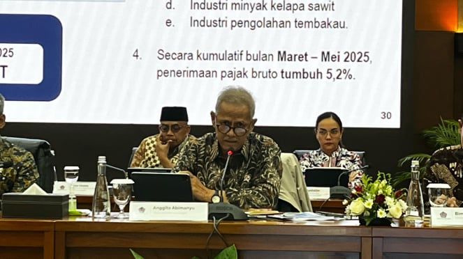Viceministro de Finanzas Angito Abumanu