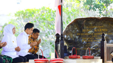 Gubernur Jatim Khofifah Dampingi Wapres Gibran Ziarah ke Makam Bung Karno