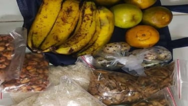 Viral menu MBG di Tangsel dibagikan dalam bentuk bahan mentah