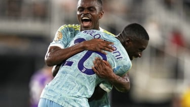 Pemain Juventus, Randal Kolo Muani rayakan gol
