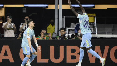 Pemain Juventus, Randal Kolo Muani rayakan gol
