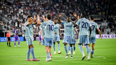 Pemain Juventus merayakan gol