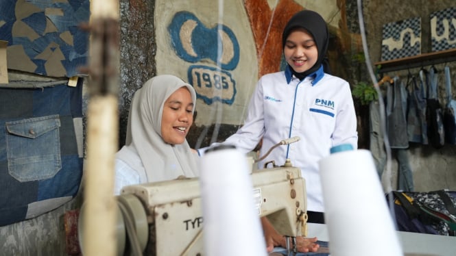 60 Kg Celana Jeans Daur Ulang dari Karyawan PNM, Dikreasi Jadi Fashions Keren oleh Nasabah PNM Mekaar