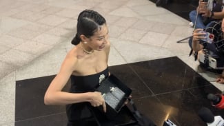 Patricia Gouw Unboxing Suvenir Ngunduh Mantu Al Ghazali-Alyssa Daguie, Apa Aja Isinya?