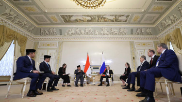 Seskab Teddy Ikut Dampingi Presiden Prabowo Bertemu Vladimir Putin