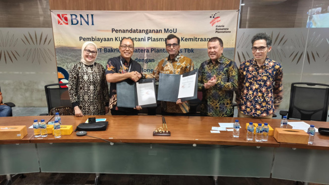 Bakrie Group melalui PT Bakrie Sumatera Plantations Tbk (BSP) meneken Nota Kesepahaman (MoU) bersama PT Bank Negara Indonesia (Persero) Tbk alias BNI [Humas PT Bakrie Sumatera Plantations Tbk (BSP)]