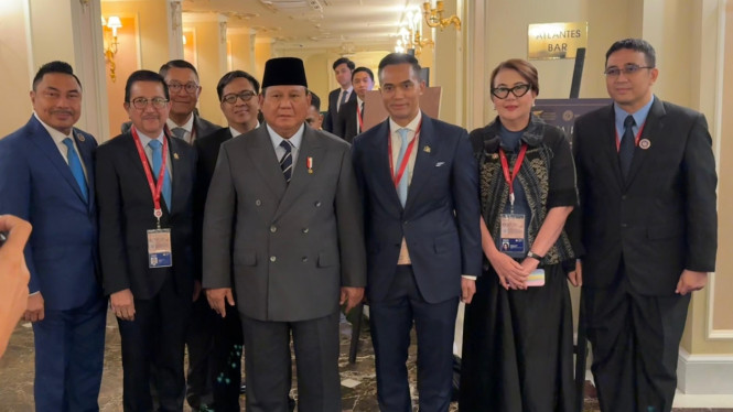 Ketum Kadin Anindya Bakrie saat mendampingi Presiden Prabowo Subianto 