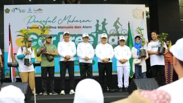  Menag Nasaruddin Umar Bagikan Bibit Pohon di Peaceful Muharam