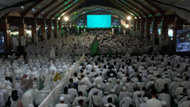 Ribuan jamaah tarekat Naqsyabandiyah Khalidiyah.