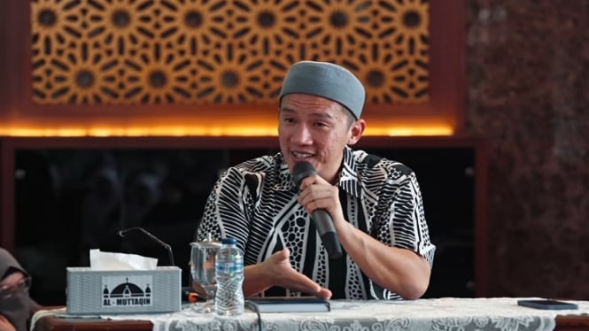 Ustaz Felix Siauw saat memberikan kajian 