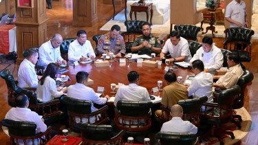 Presiden RI Prabowo Subianto memanggil Menteri Koordinator Bidang Politik dan Keamanan (Polkam) Budi Gunawan beserta jajaran untuk rapat di Hambalang, Bogor, Jawa Barat.