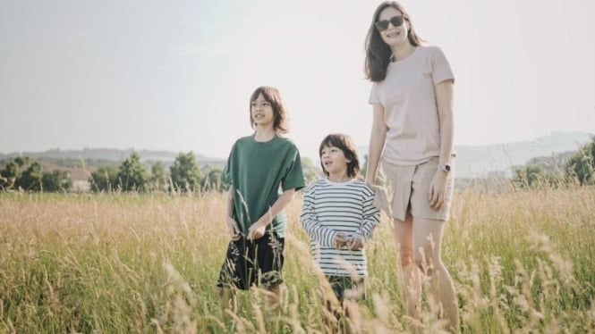 Liburan Stylish Ibu dan Anak: Intip Gaya Kompak Selebriti Indonesia yang Bikin Iri!