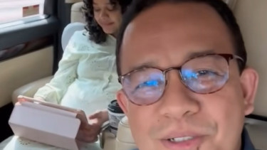 Anies Baswedan jemput cucu pertama pulang ke rumah.