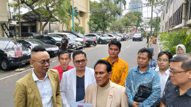 Foto Pelapor Roy Suryo CS
