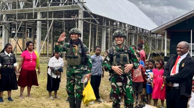 Las encuestas de TNI y Papuan trabajan juntas para reconstruir la iglesia después del terror OPM