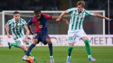 winger muda berbakat milik Real Betis, Jesus Rodriguez (kanan)