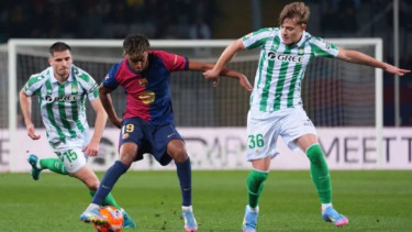 winger muda berbakat milik Real Betis, Jesus Rodriguez (kanan)