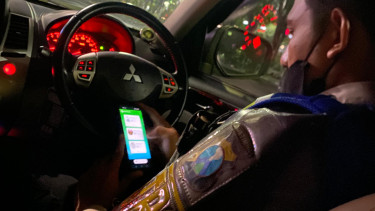 Oknum polisi yang diduga memeras mahasiswa di Surabaya      