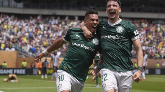 Pemain Palmeiras, Paulinho rayakan gol
