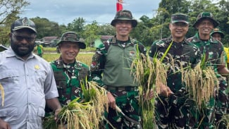 Prabowo Pasang Target Tinggi, Pangkops Habema TNI Jawab Tantangan dengan Panen Berlipat