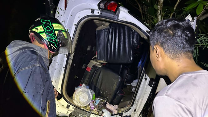 Toyota Fortuner Bermuatan 8 Orang Jatuh ke Jurang, 1 Penumpang Meninggal Dunia