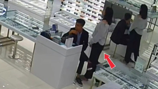 Bergaya Bak Sultan, Aksi Pasangan Suami Istri Mencuri Kacamata Mewah di Senopati dan Bekasi