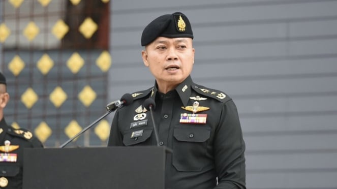 Panglima Komando Wilayah Militer II Thailand Letjen Boonsin Padklang