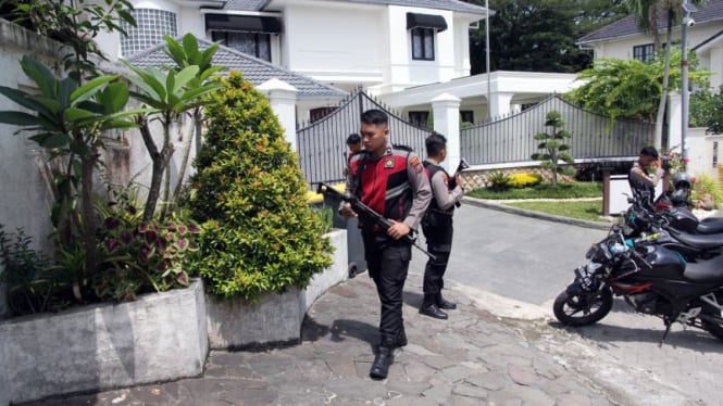 KPK Sita Rp2,8 miliar dan 2 Senpi dari Rumah Kadis PUPR Sumut Topan Ginting