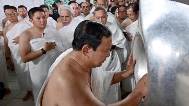 Momen Prabowo Umrah di Sela Kunjungan ke Arab Saudi