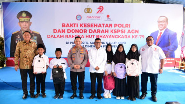 Kapolri Jenderal Listyo Sigit Prabowo melakukan kunjungan kerja ke pabrik sepatu PT Adis Dimension Footwear di Balaraja, Kabupaten Tangerang, Banten