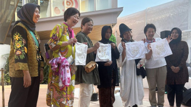 Pertamina mempromosikan batik ke pasar dunia