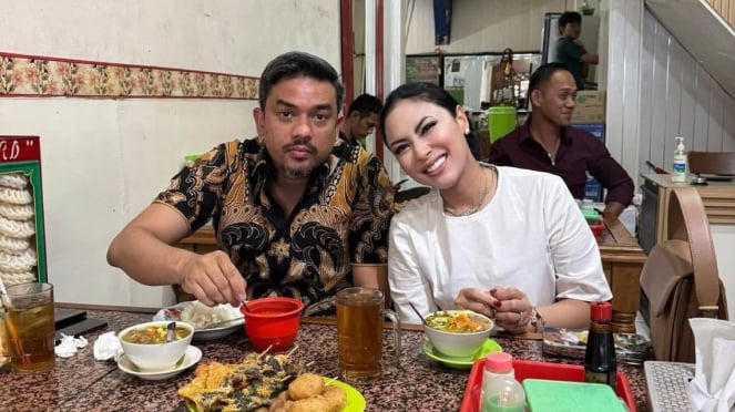 Ministro de UMKM, Manam Abdurrahman y su esposa Tina Astari.