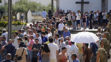 Suasana pemakaman Diogo Jota