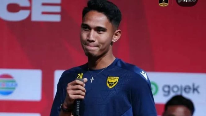 Celetukan Marselino Ferdinan 'Selamat Malam Waktu UK' Bikin Ngakak, Langsung Direspon Marc Klok Begini