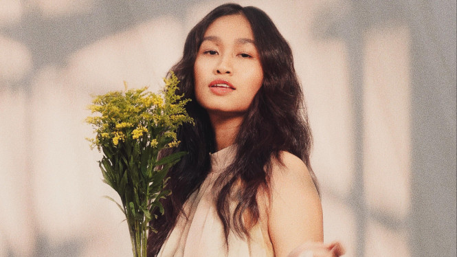 Muthia Nadhira Rilis Ulang 'Simpan Saja': Lagu Legendaris dengan Vibes Kekinian di Album 'Garden of Mimosa'!