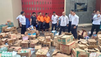 Edan! Oknum Satpol PP Jual Produk Kedaluwarsa di Bazar hingga Toko Kelontong