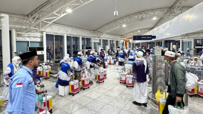 Pilgrinos indonesios en el aeropuerto de Amaaa en Medina, Arabia Saudita