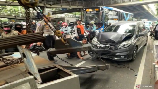 Tabrakan Berantai Libatkan Fortuner Pelat Dinas di Jakarta Timur, Polisi Ungkap Fakta Mengejutkan