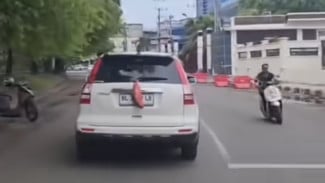  Kantong Merah Viral hingga Insentif Mobil Hybrid