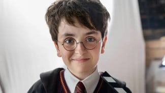 Potret Perdana Harry Potter Versi Serial, Penampilan Dominic McLaughlin Mirip Banget Daniel Radcliffe